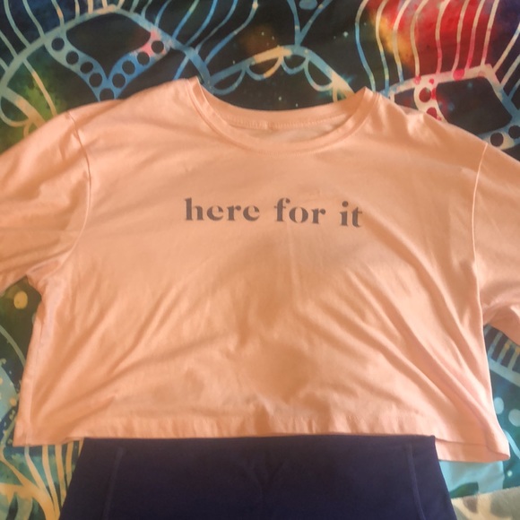 ✨2/$75 ✨ Fabletics shorts and crop tee set - Picture 2 of 4